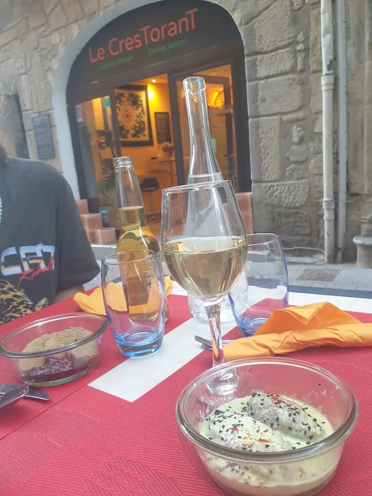 Bar Sauce Crème À l'Ail Des Ours Et Mousse de Foies de Volailles Au Confit de Figues À L'orange